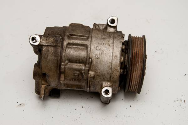 FORD TRANSİT 460 ED ÇIKMA PARÇA  KLİMA KOMPRESÖRÜ